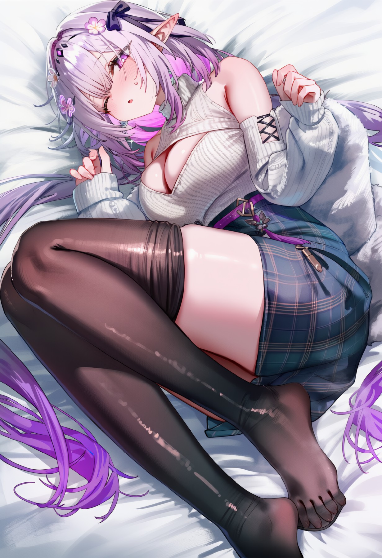 慵懒精灵风少女躺卧，温柔感拉满！