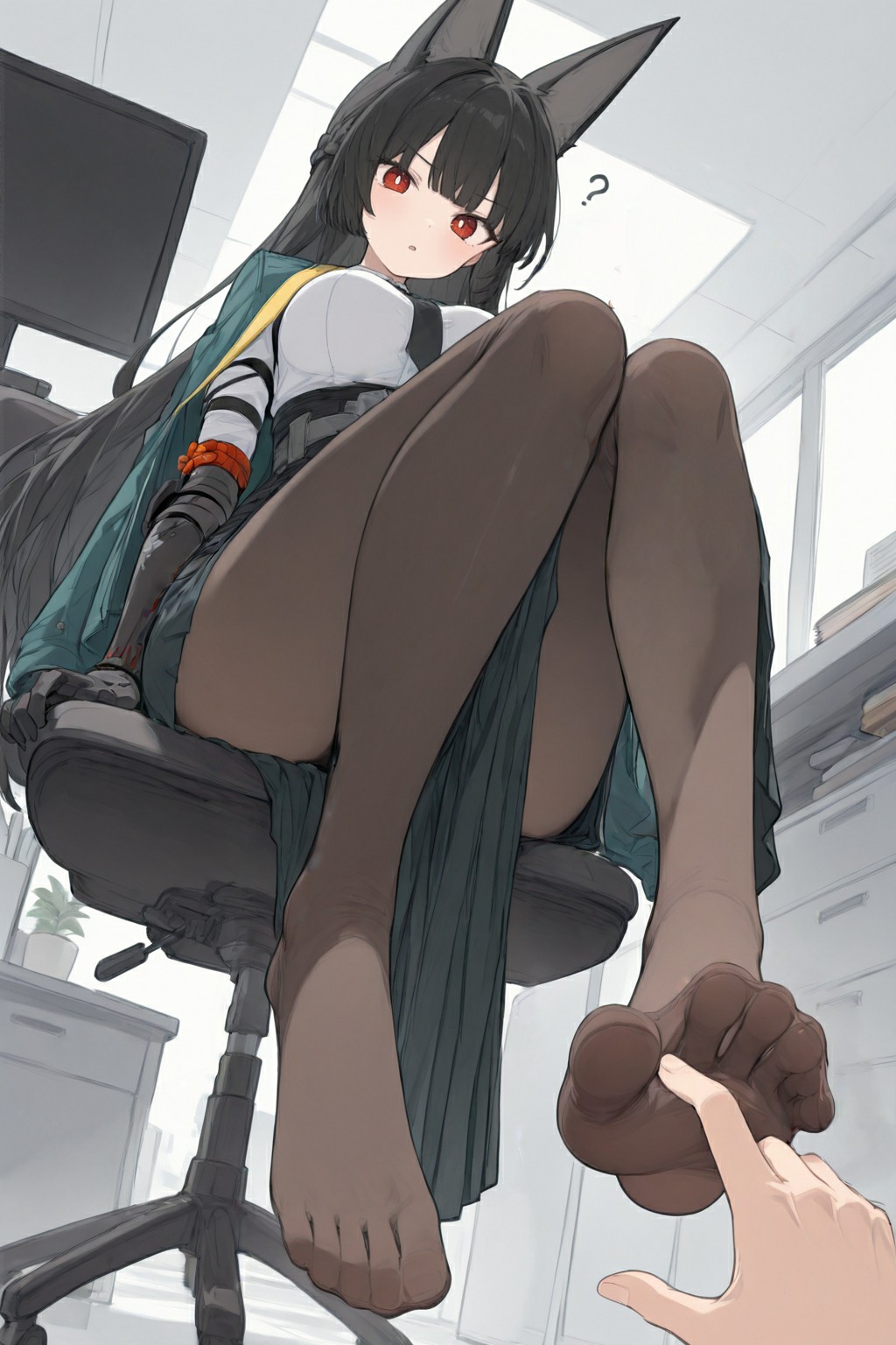 办公室工位狐娘被戳脚露出疑惑神情