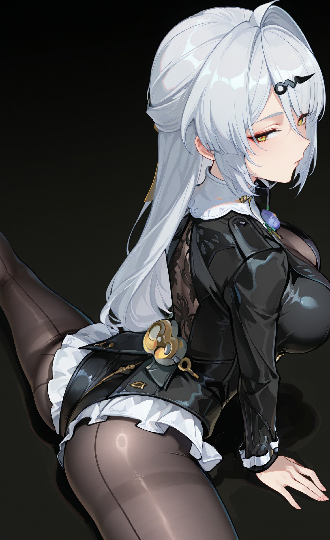 银发女仆风美少女的超绝曲线展示