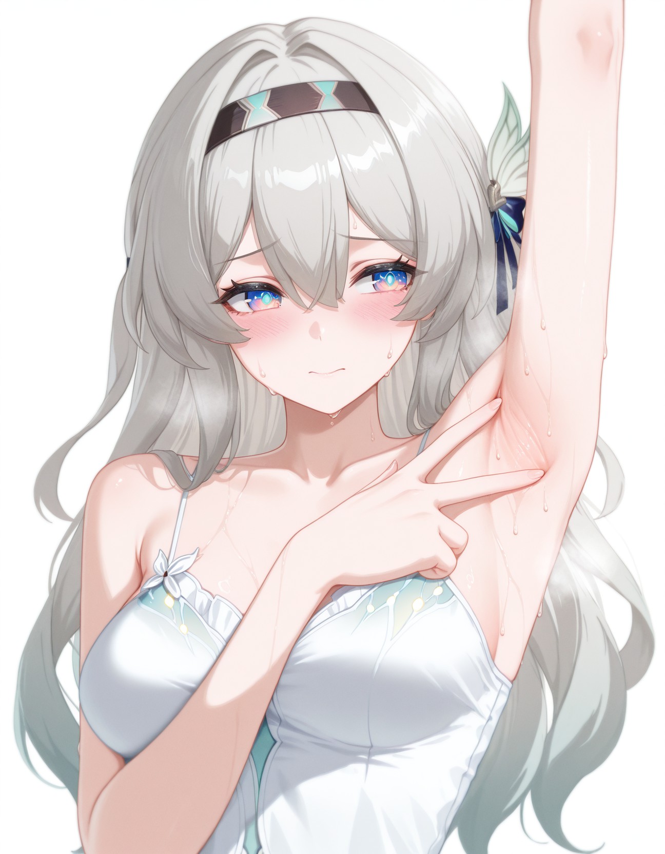 银发少女擦腋下汗水，羞涩模样超可爱