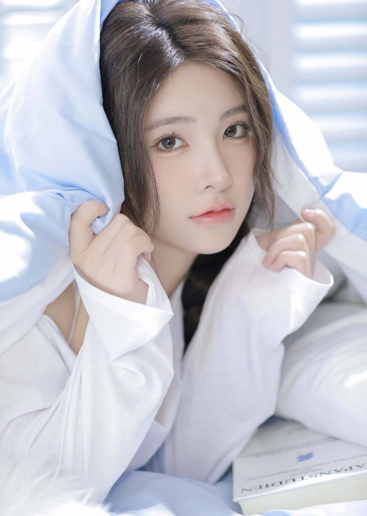 晨间慵懒居家少女 温柔治愈氛围感拉满