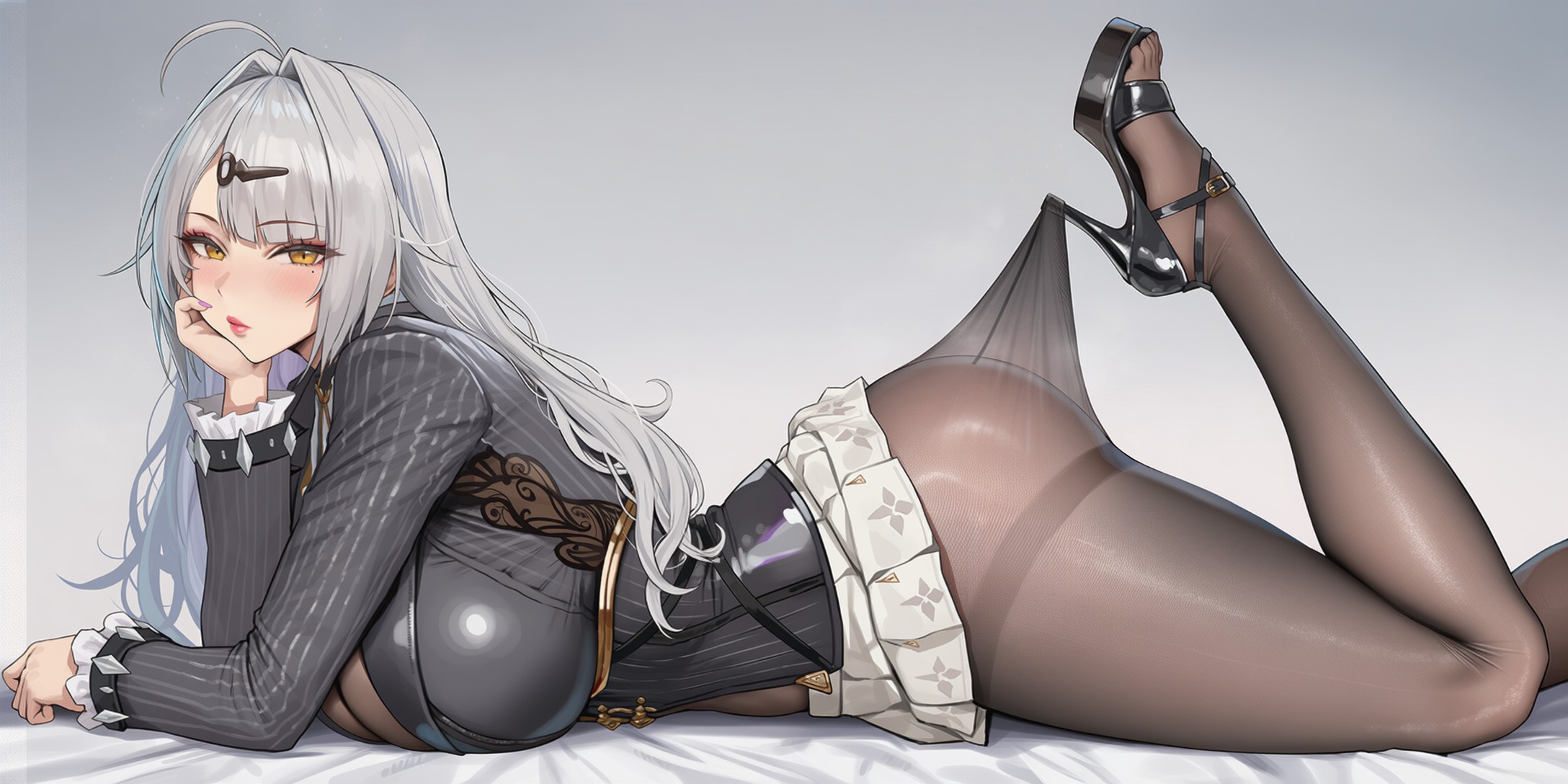 银发御姐黑丝制服美照