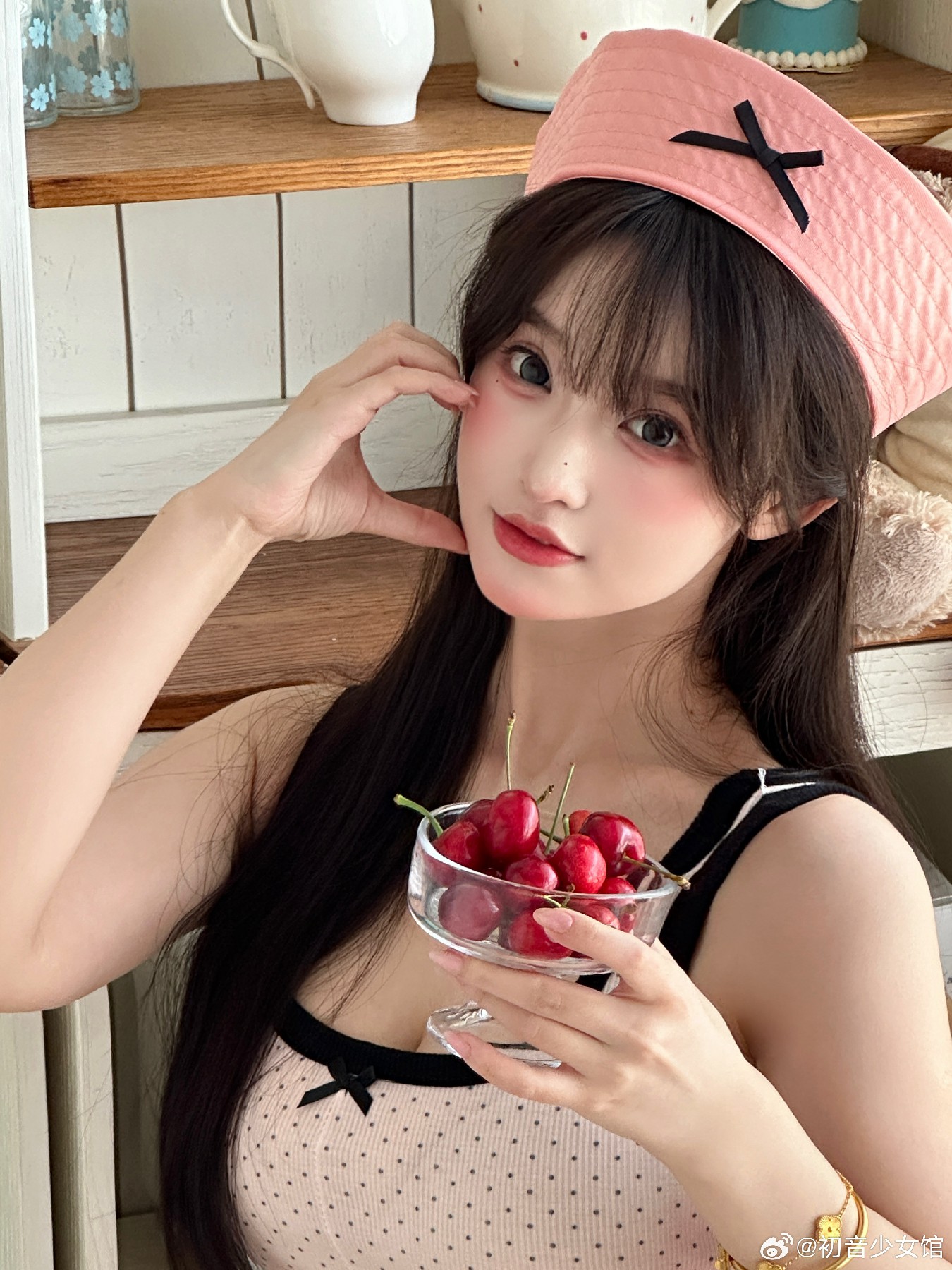 软萌甜妹樱桃主题居家氛围感写真