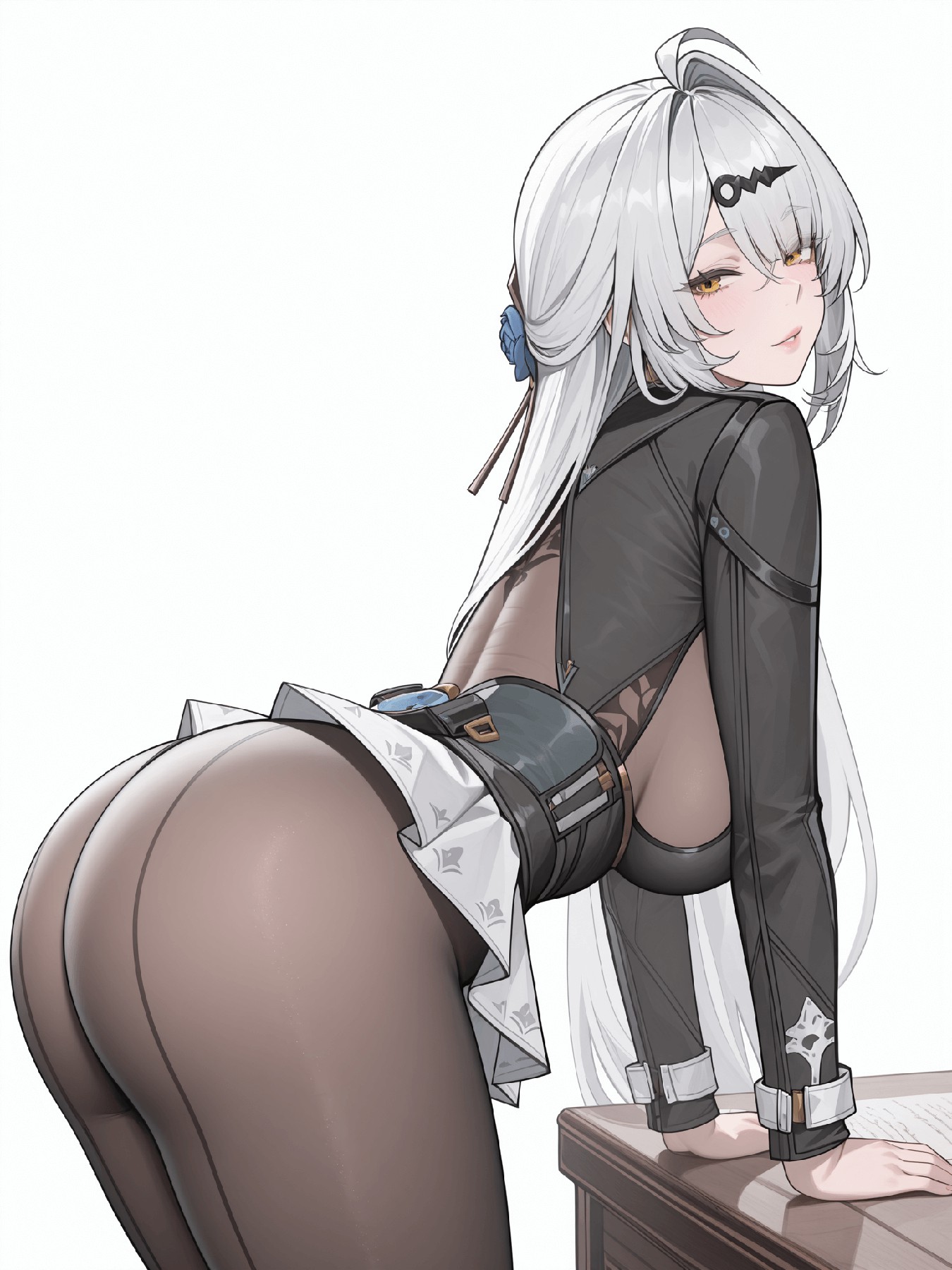 银发御姐的紧身性感二次元造型